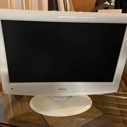 Haier 19” Flat Screen TV With Built In DVD