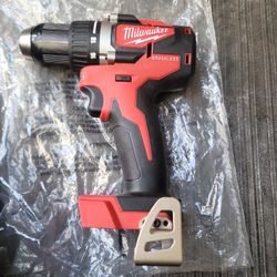 MILWAUKEE M18 BRUSHLESS 1/2"(13MM)  DRILL DRIVER NEW (TOOL ONLY) PRICE IS FIRM 
