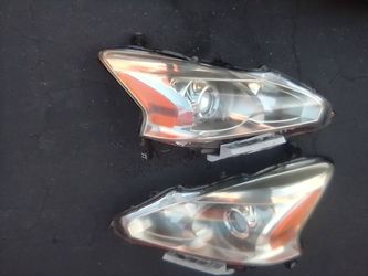 2013-2015 Nissan Altima Headlights (Halogen Bulb) With All The Accessories Oem.