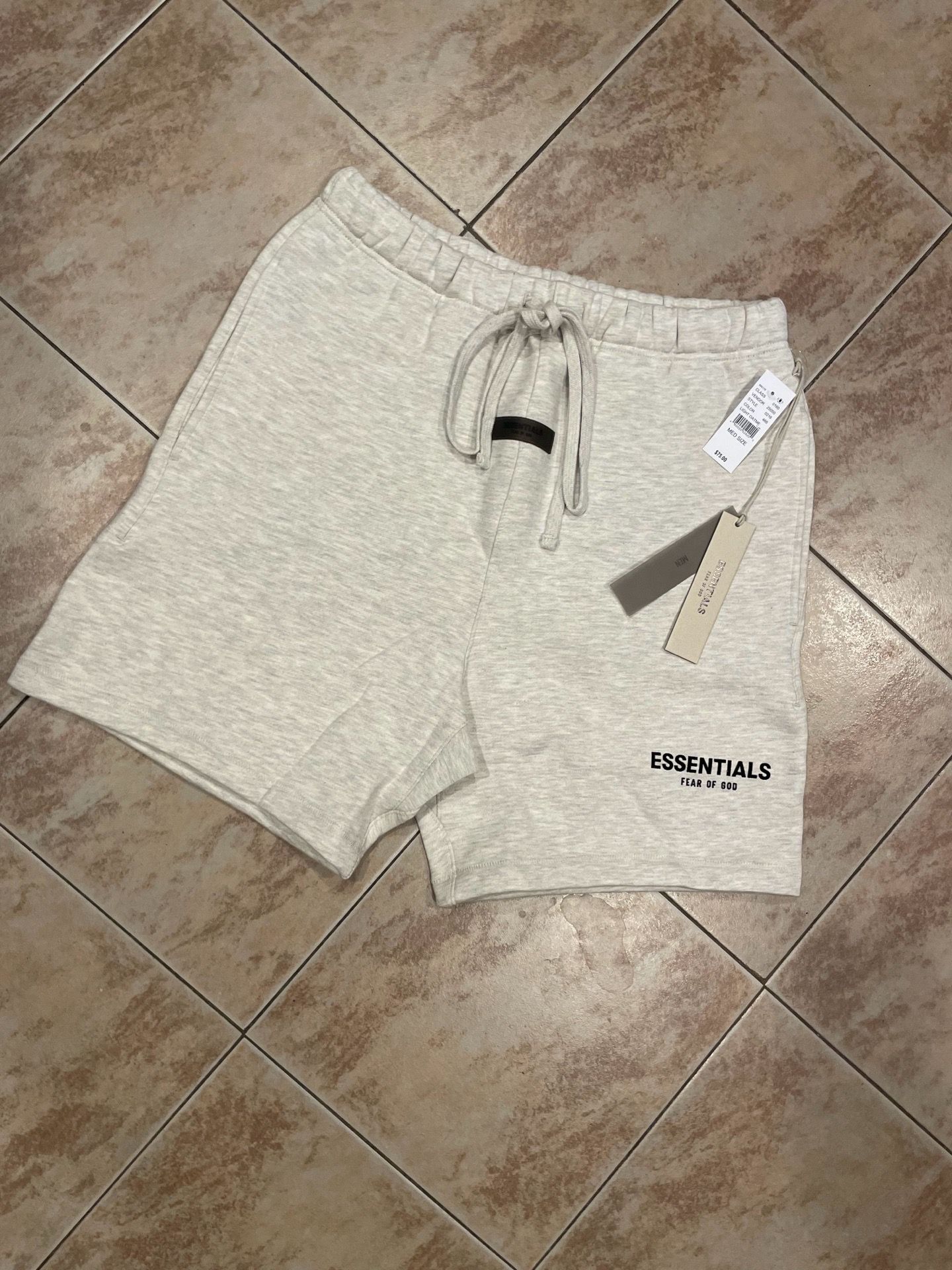 Light oat essential shorts