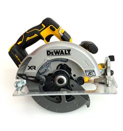 NEW DEWALT 20V MAX XR 7-1/4” Brushless Circular Saw DCS590