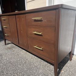 Broyhill Saga Long Dresser SOLID WOOD