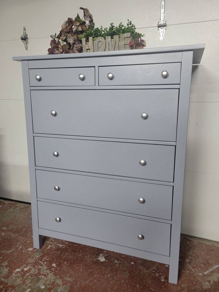 MODERN DRESSER GREY BLUE COLOR AND MATCHING NITE LIKE NEW 43X20X52 SOLID WOOD