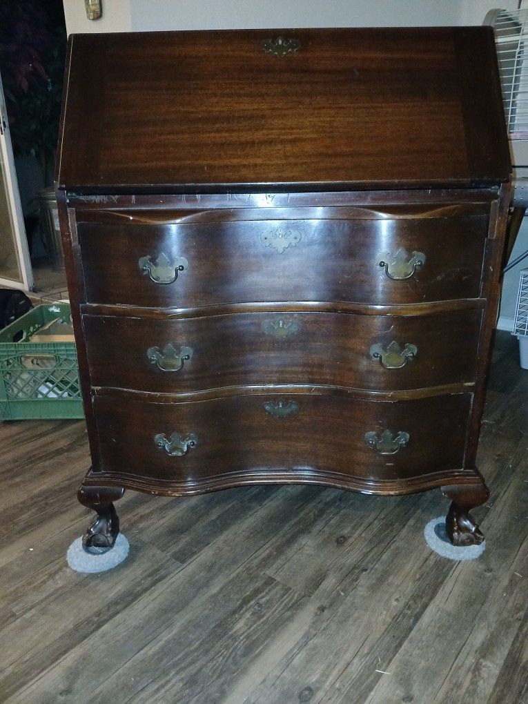 Antique Maddox Co Mohagany Chippendale Style Serpentine Writing Secretary Desk Dresser