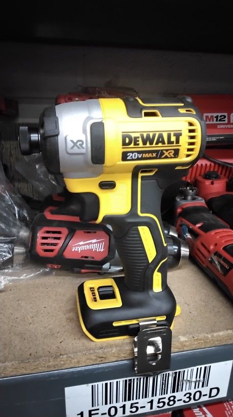 DEWALT 20V MAX XR 1/4" (6mm) CORDLEES IMPACT DRIVER (TOOL ONLY)