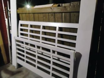 **QUEEN SIZE BEDFRAME**