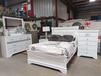 Full / Queen / King Bedroom Set