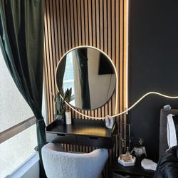 Vanity Set Up (& Bedroom Decor)