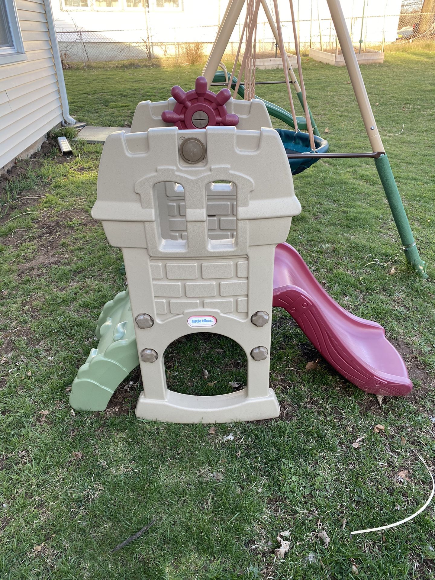 Little Tikes Endless Adventures Climb and Slide Castle