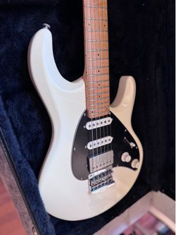Musicman Ernieball Silhouette white Electric Guitar
