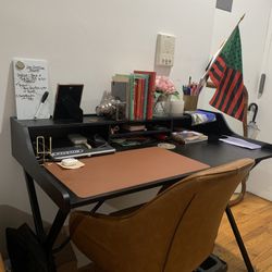 Sleek Piano Desk 