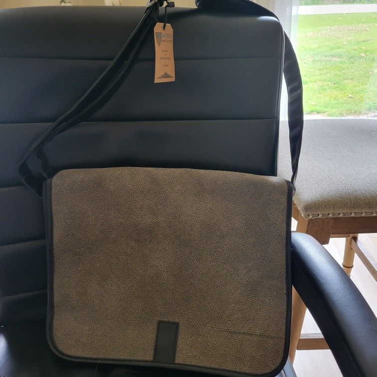 Bellemonde Messenger Bag