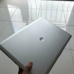 Core i7 hp Folio ultra slim model laptop 8gb ram 256gb ssd excellent condition no issue delivery within 3 hours with warranty

