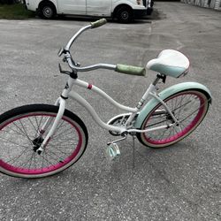 24” Huffy Summerland Girl’s Beach Cruiser Bike Bicycle White Mint Green! Great condition ready to ride! Retails $199.99  Great for woman or kid’s 4’5”
