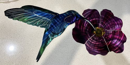 Metal Hummingbird & Flower Wall Art – Vibrant 3D Design