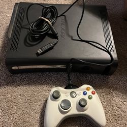 XBOX 360 BACK WITH 128HD