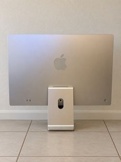 Apple iMac Desktop Computer – Silver