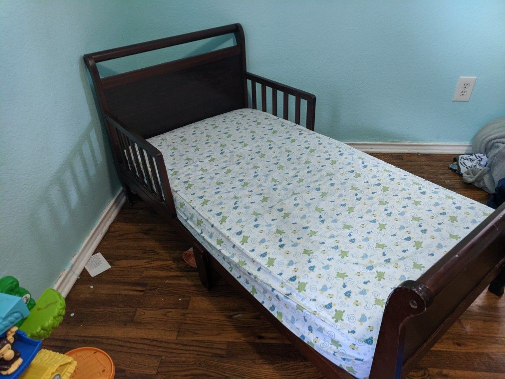 Toddler bed frame