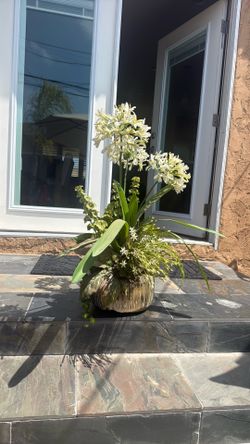 Artificial flower and succulent plants