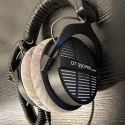Beyerdynamic DT 990 PRO Over Ear Wired Headphones - Black