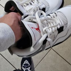 Jordan 4 White Cement size 8