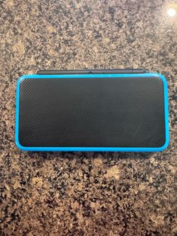 Nintendo 2DS XL - Charger Included