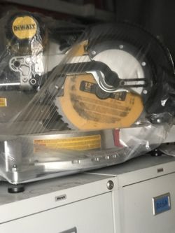 DEWALT 12’ Meter Saw Like New 