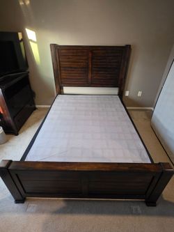 Matching Bedroom Set - Queen Size Bed/ Night Stand/ Entertainment Dresser