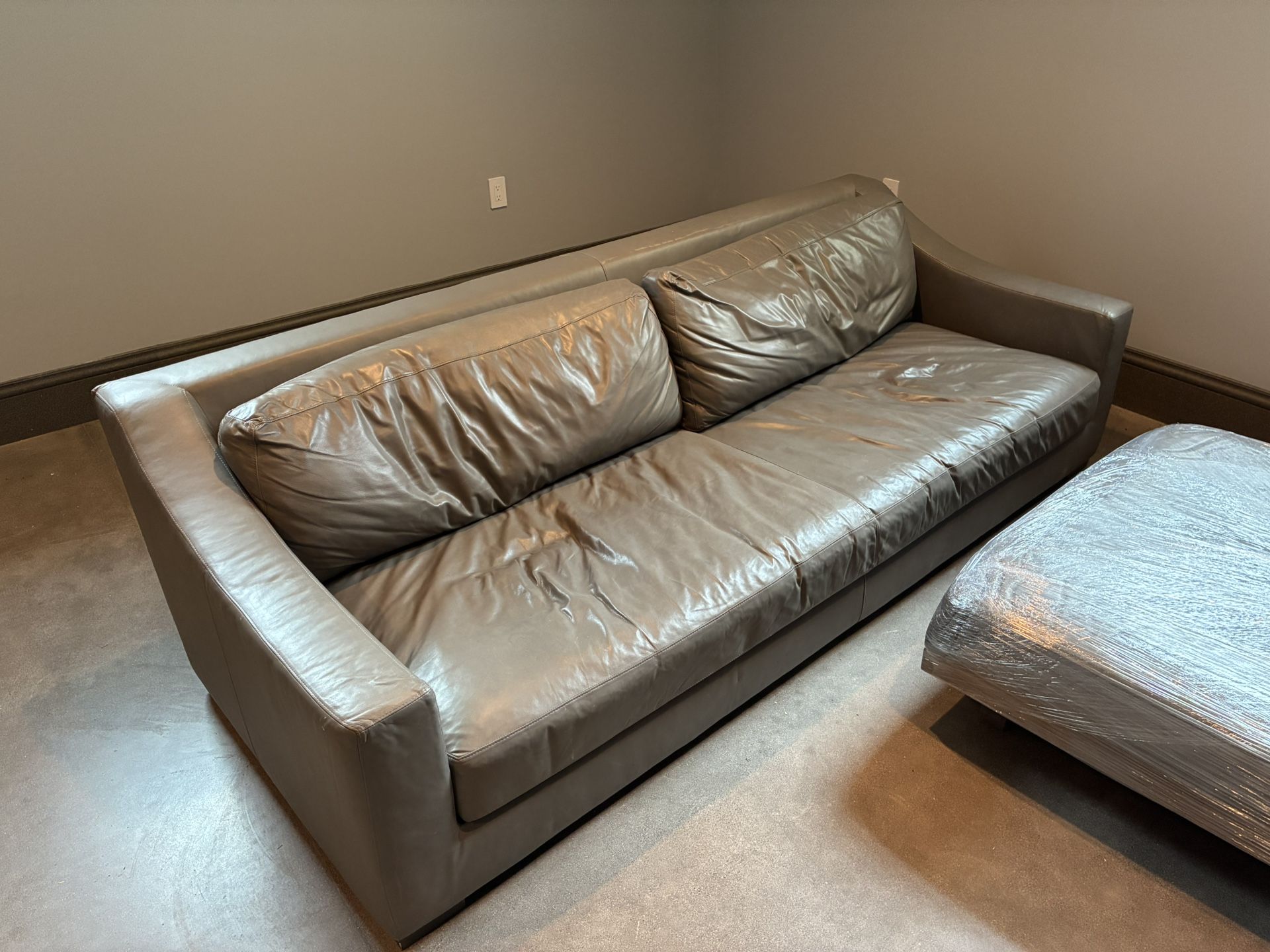 Furniture Couch/ Sectional/ Table/ Lamp 