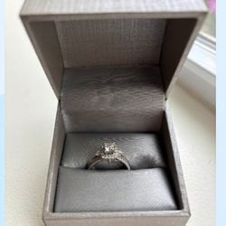 Beautiful White Gold & Diamond Engagement Ring