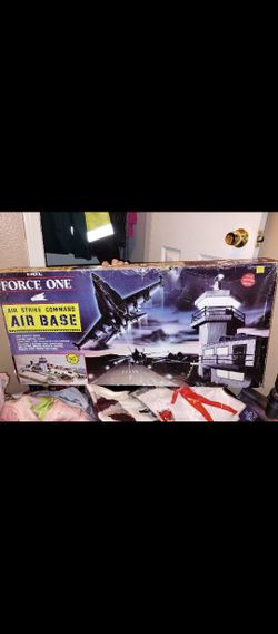 Rare Ertl Force One AIR STRIKE COMMAND AIR BASE
