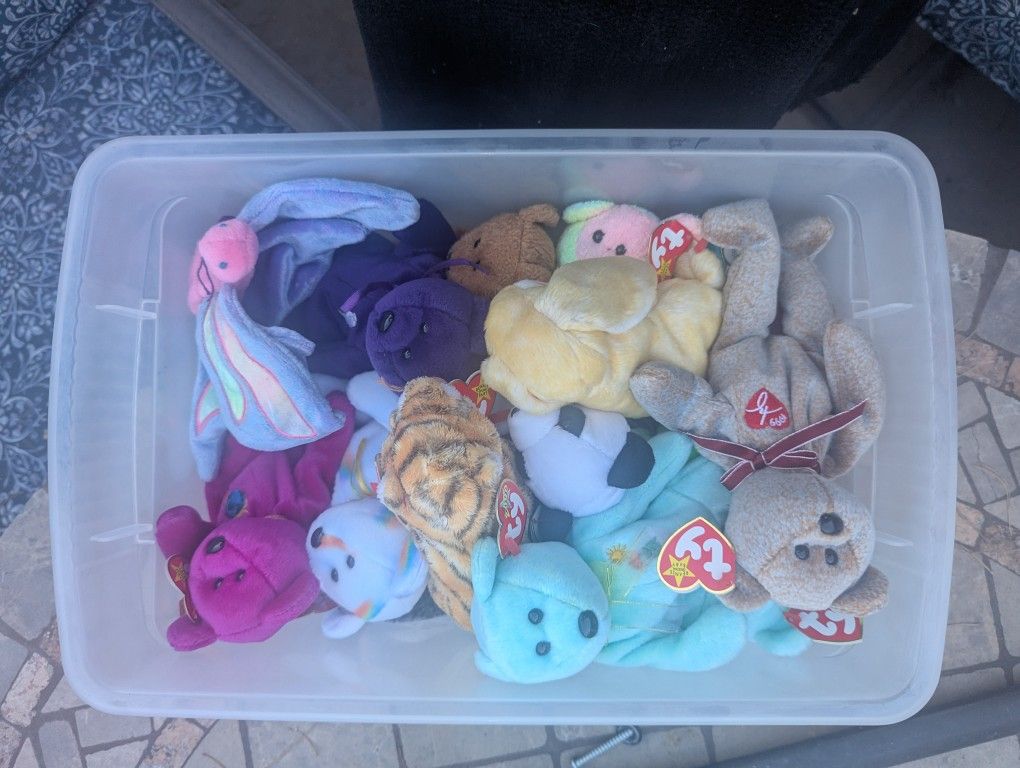 Box Of vintage Beanie Babies 