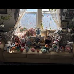 Various hand-made crochet animals