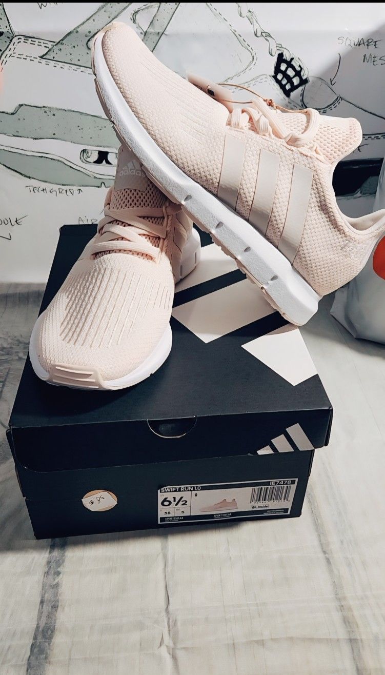 WOMANS ADIDAS Swift Run 1.0