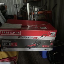 CRAFTMAN BATTERY OPERATOR LAWNMOWER 