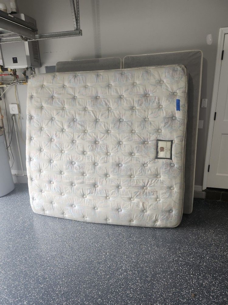 King Size Mattress And Box Spring Excellent Condition One Dirty Mark On The Corner No Stains