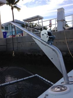 Bait Pen Hoist