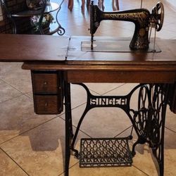Singer Sewing Machine Antique 
