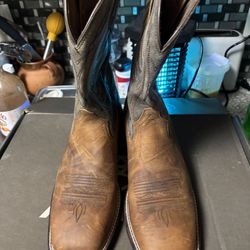 Brand New Ariat Boots Size 10EE for Men  .   New Ariat Boots Size 10EE for Men    Firm Price.