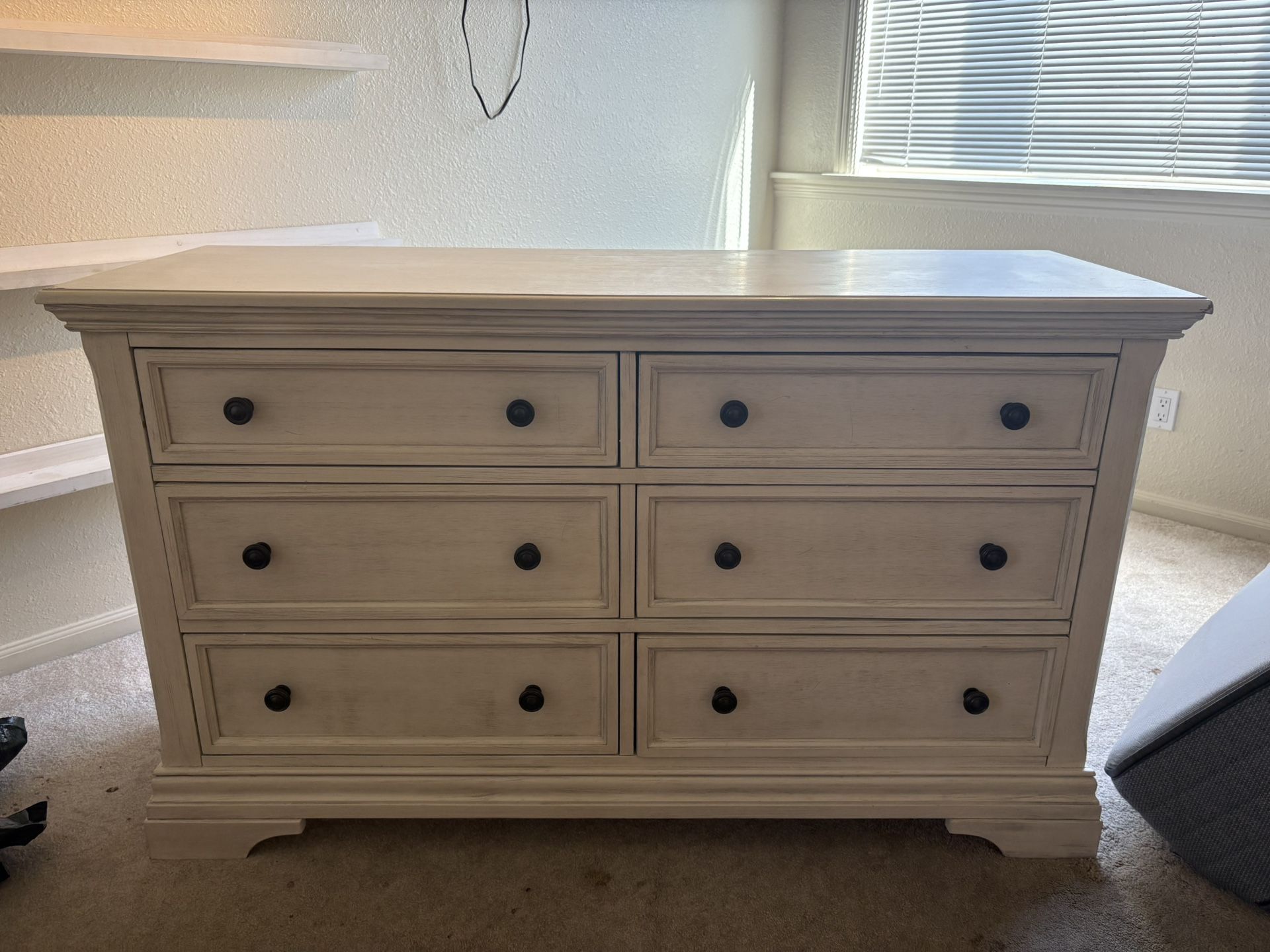 Off White 6 Drawer Dresser