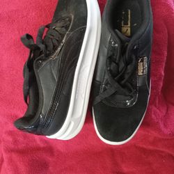 Women's Puma Tennis Shoes