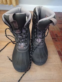NEW snow Boots. Sz. 10-10.5