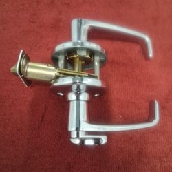NEW LOCKING KWICKSET, DOOR LEVER, KNOB, PRICED RIGHT!!!
