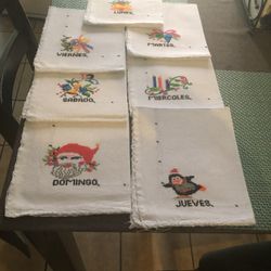 Unas carpetas de punto de cruz