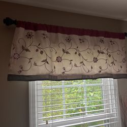 Window valances (6)-red, ivory & brown 
