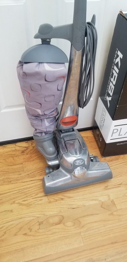 New Condition Kirby VACUUM WORKS EXCELLENT , AMAZING POWER SUCES , IN THE BOX