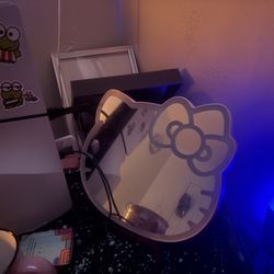 HELLO KITTY VANITY MIRROR ( NEED GONE)