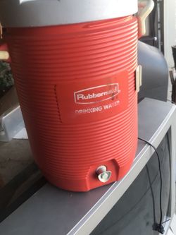 Large Rubbermaid Waterholder
