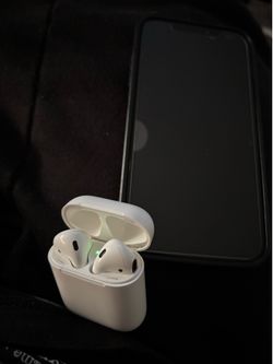 Iphone 11 128GB / Airpod Bundle Carrier Locked