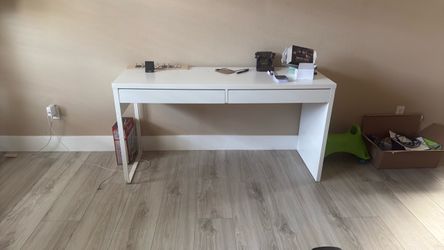 IKEA to draw Desk